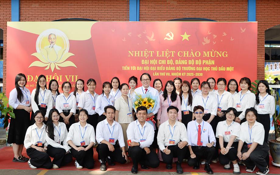 Chi bộ Sinh viên Kinh tế Tài chính hoàn thành Đại hội NK 2025 – 2027